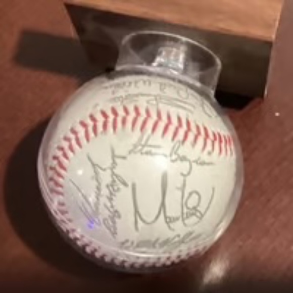 Boston Red Sox Signed Baseball - Multiple Signatures - Not sure of year - Picture 2 of 6